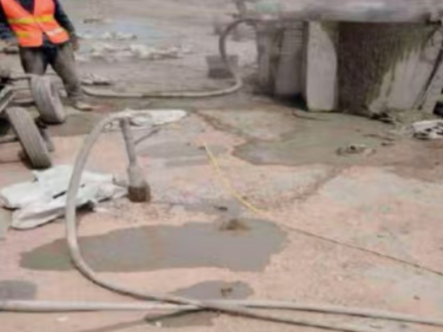 精河水泥混凝土路面板底注浆技术 路面脱空注浆整治方案